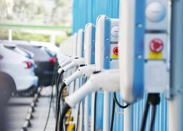 <b>布局充電樁散熱風(fēng)扇多年，三巨電機(jī)助力新能源汽車充電樁建設(shè)</b>